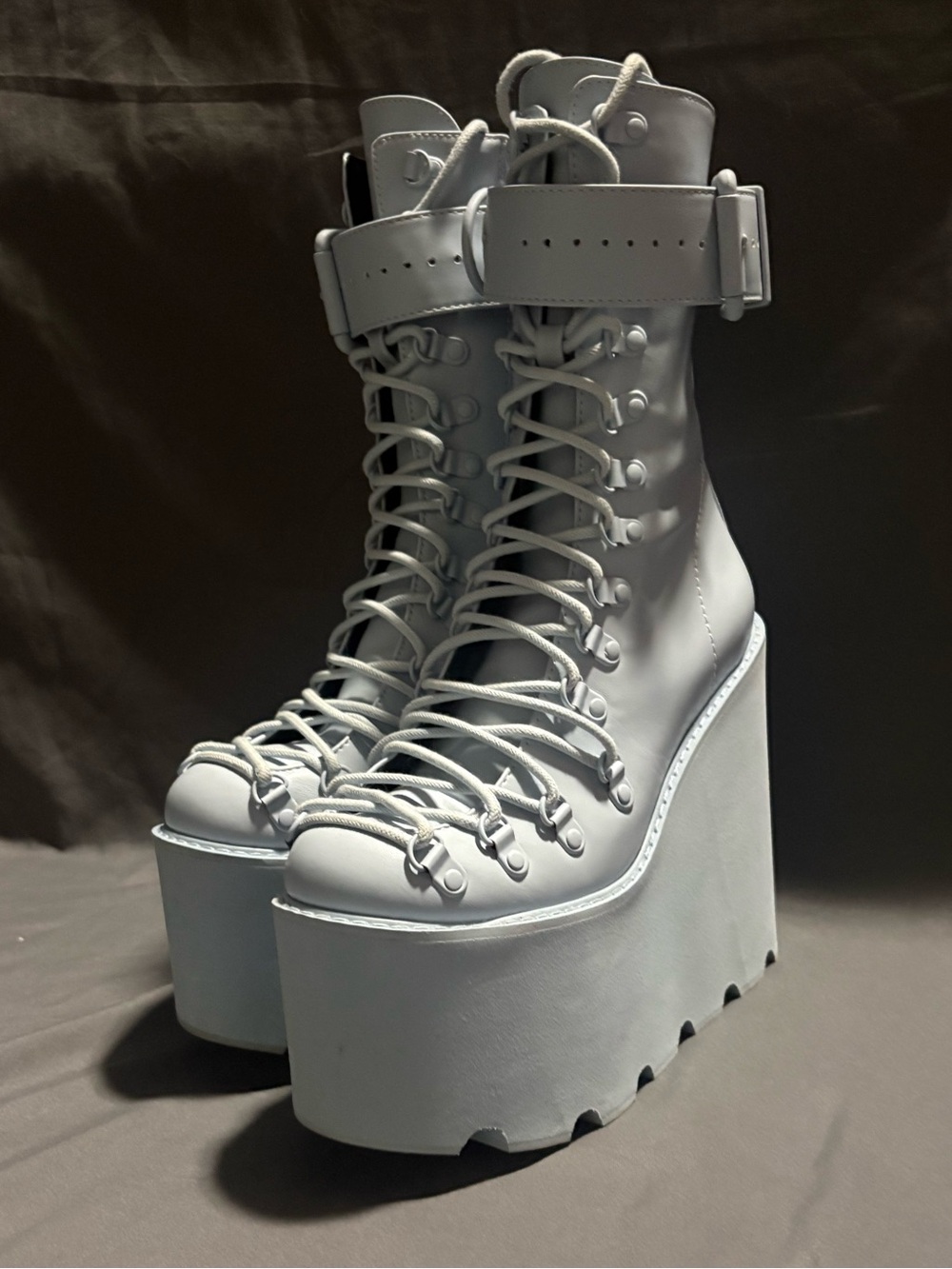 Traitor platform boot